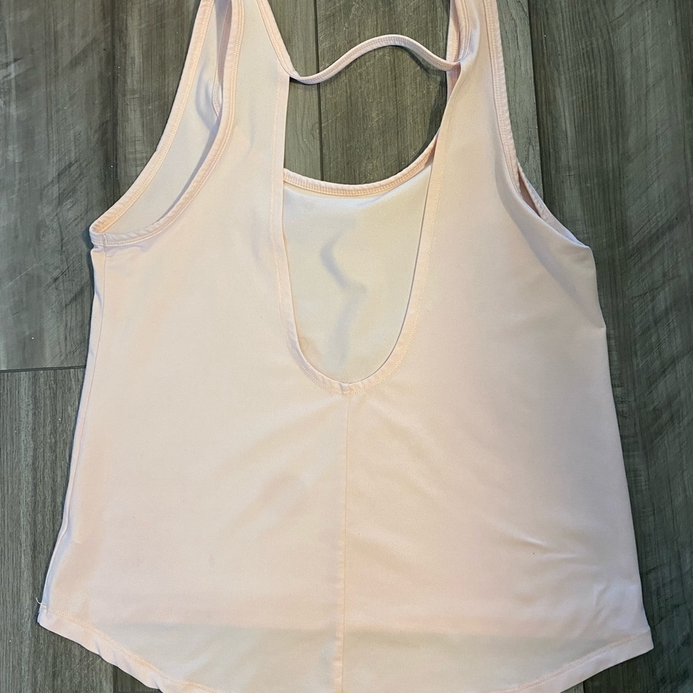 Workout top - Picture 2 of 4
